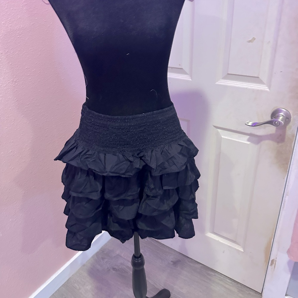 Black Forever 21 ruffled skirt size Large, never worn